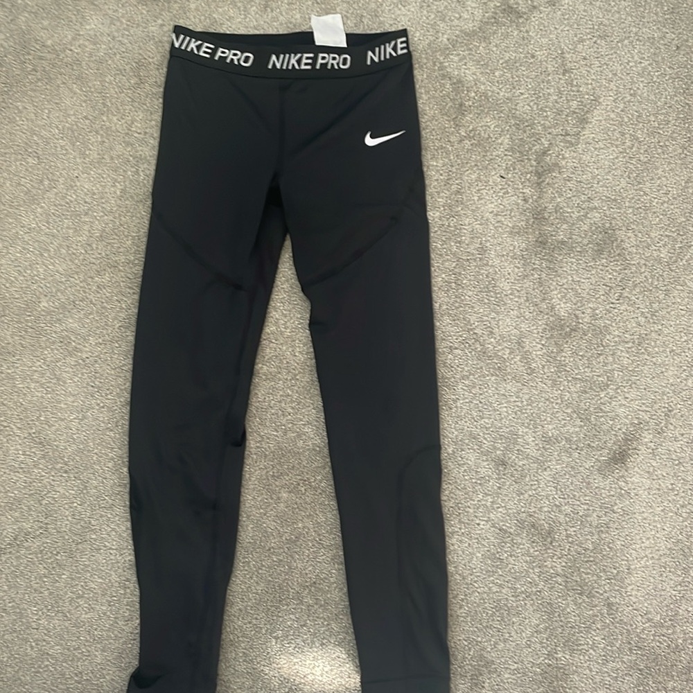 Kids Nike pro leggings 
Size Large
Never worn they were too small for me